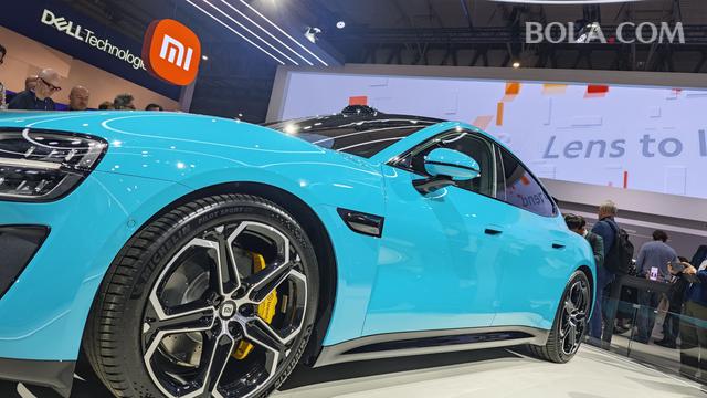 Xiaomi pamer mobil listrik Xiaomi SU7 di MWC 2024. Liputan6.com/Iskandar