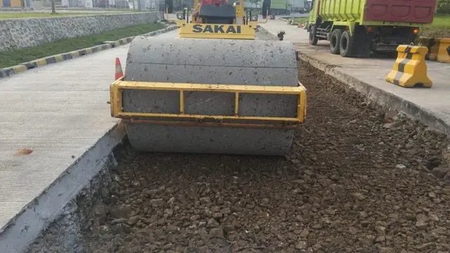 PT Jasa Marga (Persero) Tbk melalui anak usaha Jasamarga Metropolitan Tollroad (JMT) melakukan perbaikan jalan di Tol Cikampek-Purwakarta-Padalarang (Tol Cipularang). (Foto: Jasa Marga)