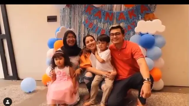 6 Momen Perayaan Ultah Anak Tya Ariestya, Tetap Seru Meski ‘Di Rumah Aja’