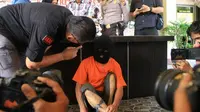 Pencabul pinjang ditembak polisi karena melarikan anak sekolah dasar di Pekanbaru. (Liputan6.com/M Syukur)
