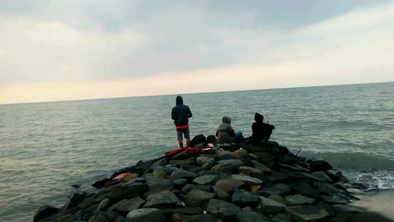 Wisata Edukasi Tambak Udang Vannamei hingga Mitos Pantai Pulau Kodok Tegal