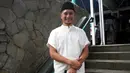 "Masih-masih (aktif di dunia hiburan), cuma mungkin sedikit memilih ya," ungkap Arie Untung di Masjid Pondok Indah, Jakarta Selatan, Senin (22/1/2018). (Nurwahyunan/Bintang.com)