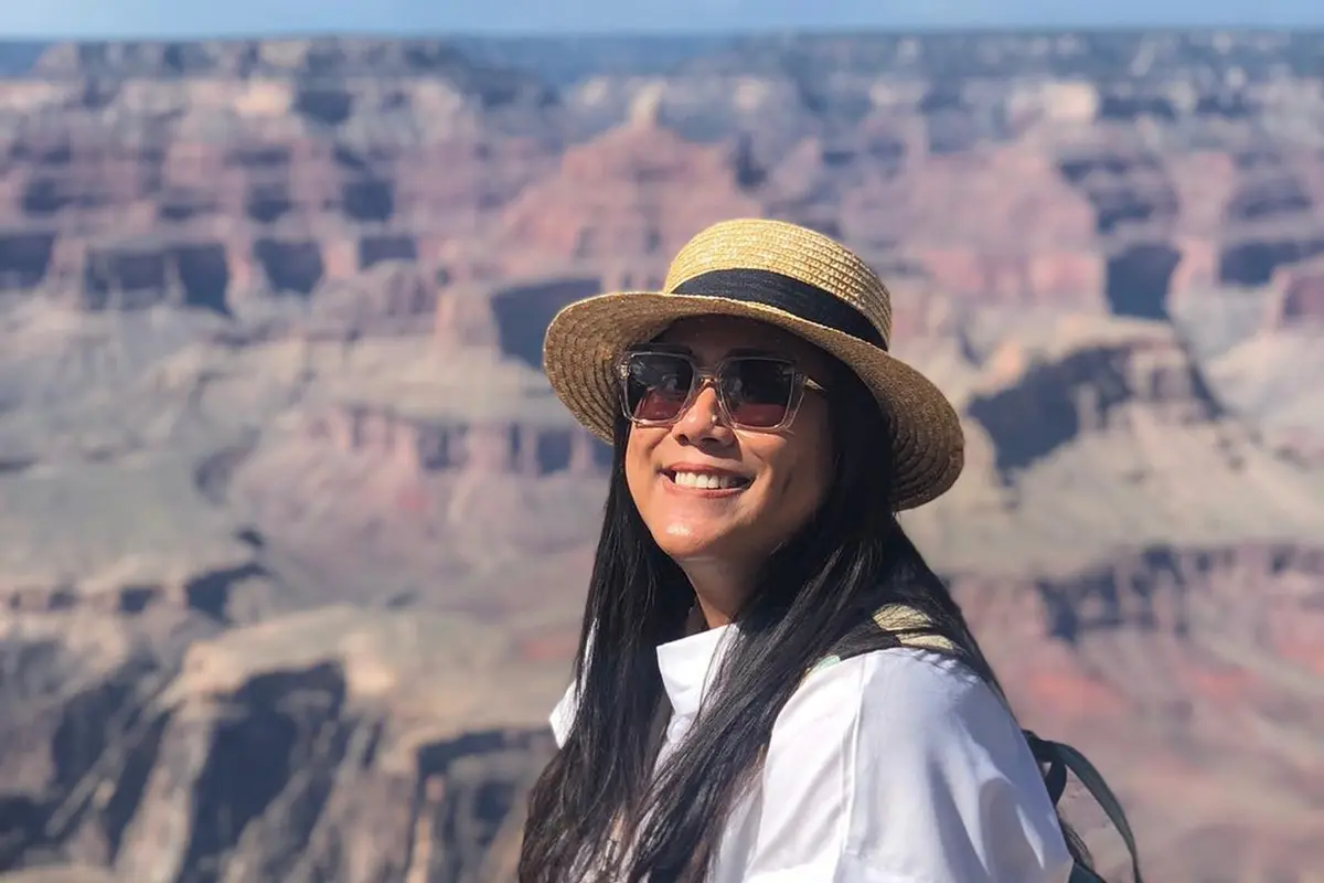 FOTO: Gaya Liburan Regina Ivanova, Santai dan Elegan