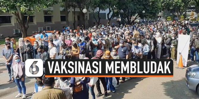 VIDEO: Antrean Vaksinasi Covid-19 di Tangerang Membludak, Warga Berkerumun tanpa Jarak