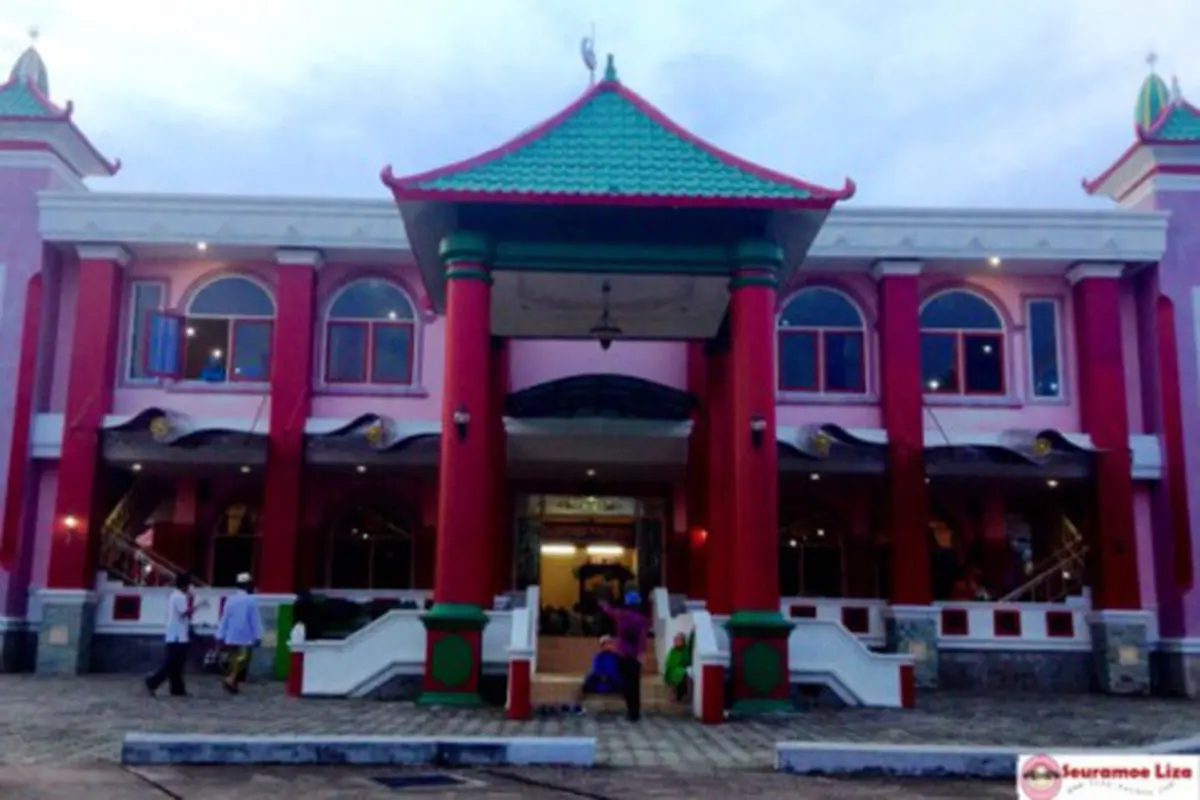 Melihat Masjid Cheng Ho dari Dekat