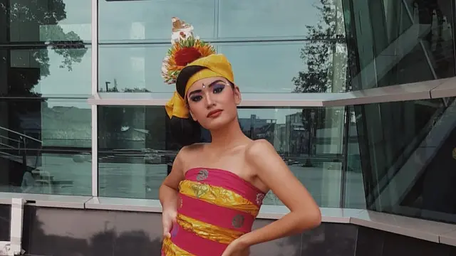 Arawinda Kirana Pakai Ragam Kain Nusantara