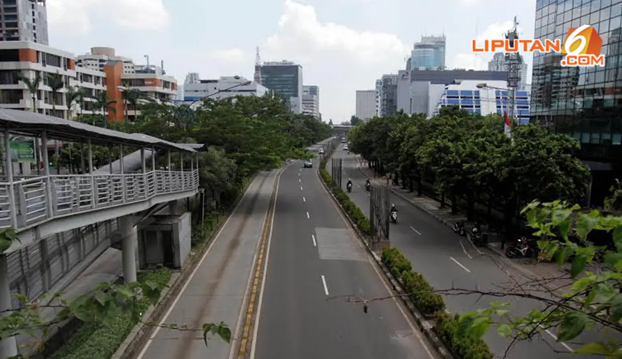 Libur panjang Hari Raya Nyepi membuat sejumlah ruas jalanan di Jakarta lengang bahkan cenderung sepi (Liputan6.com/Johan Tallo)