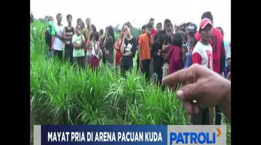 Pihak kepolisian yang mendatangi lokasi kejadian lalu mengangkat jasad korban.