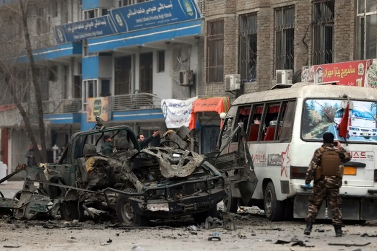 Ilustrasi ledakan bom di bus yang melanda ibu kota Kabul, Afghanistan pada Sabtu 6 Januari 2024 pagi. (Foto AP/Rahmat Gul)