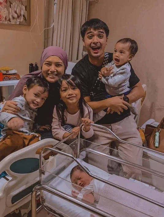 Keluarga Ricky Harun (Instagram/rickyharun)