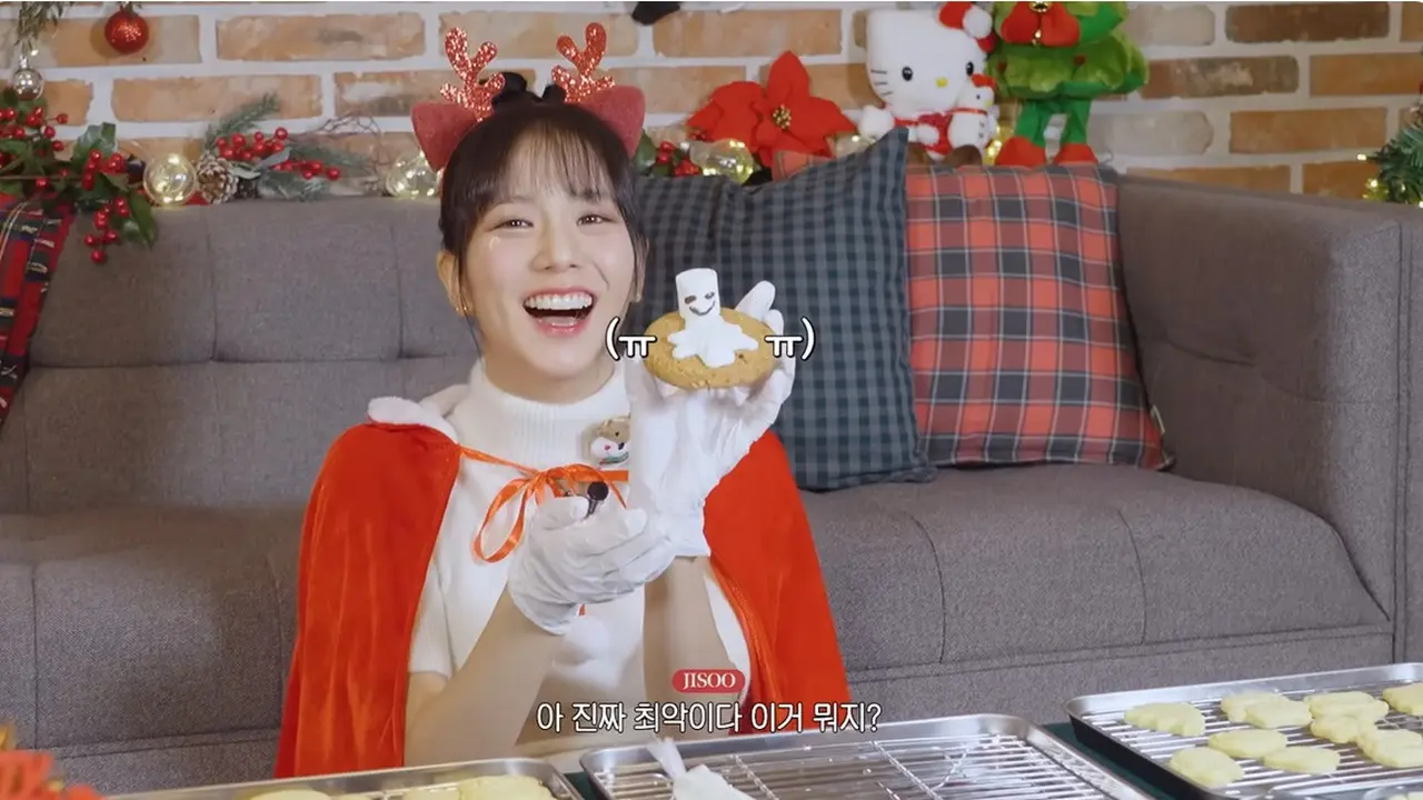 Momen Kocak Jisoo BLACKPINK Saat Hias Kue Natal yang Jadi Sorotan Penggemar