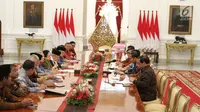 Suasana pertemuan antara Presiden Jokowi dengan anggota Badan Pembinaan Ideologi Pancasila (BPIP) di Jakarta, Kamis (22/3). BPIP adalah badan yang sebelumnya bernama Unit Kerja Presiden Bidang Pemantapan Ideologi Pancasila. (Liputan6.com/Angga Yuniar)