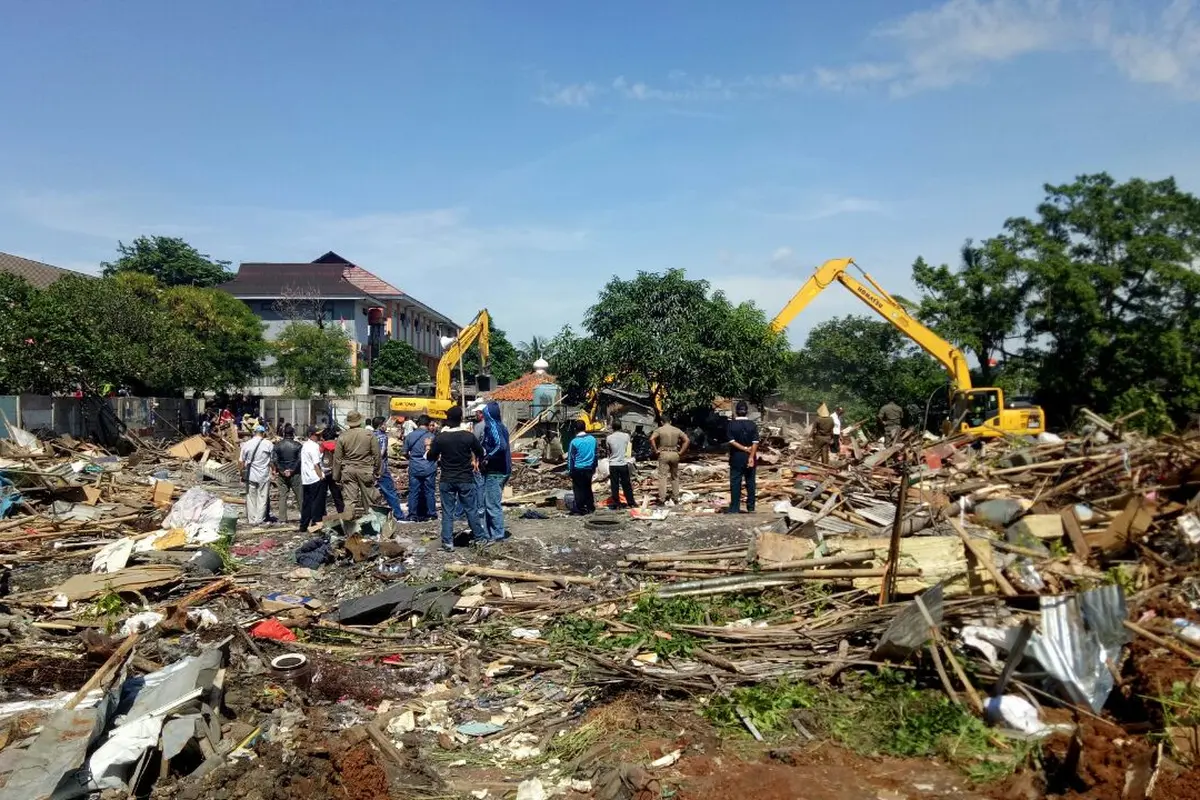 Satpol PP Tangerang bongkar sejumlah bangunan liar