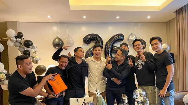 6 Momen Ulang Tahun Rayn Wijaya, Dapat Kejutan Manis dari Ranty Maria