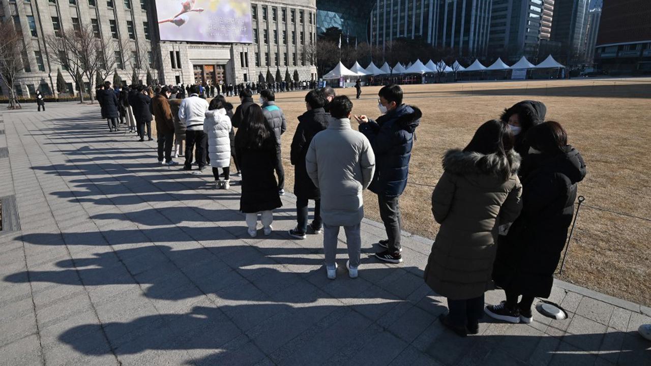 FOTO: Rekor, Kasus COVID-19 Harian Korea Selatan Tembus 100 Ribu