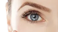 Bosan dengan permasalahan kulit kering di area mata? Simak 4 tips berikut ini.