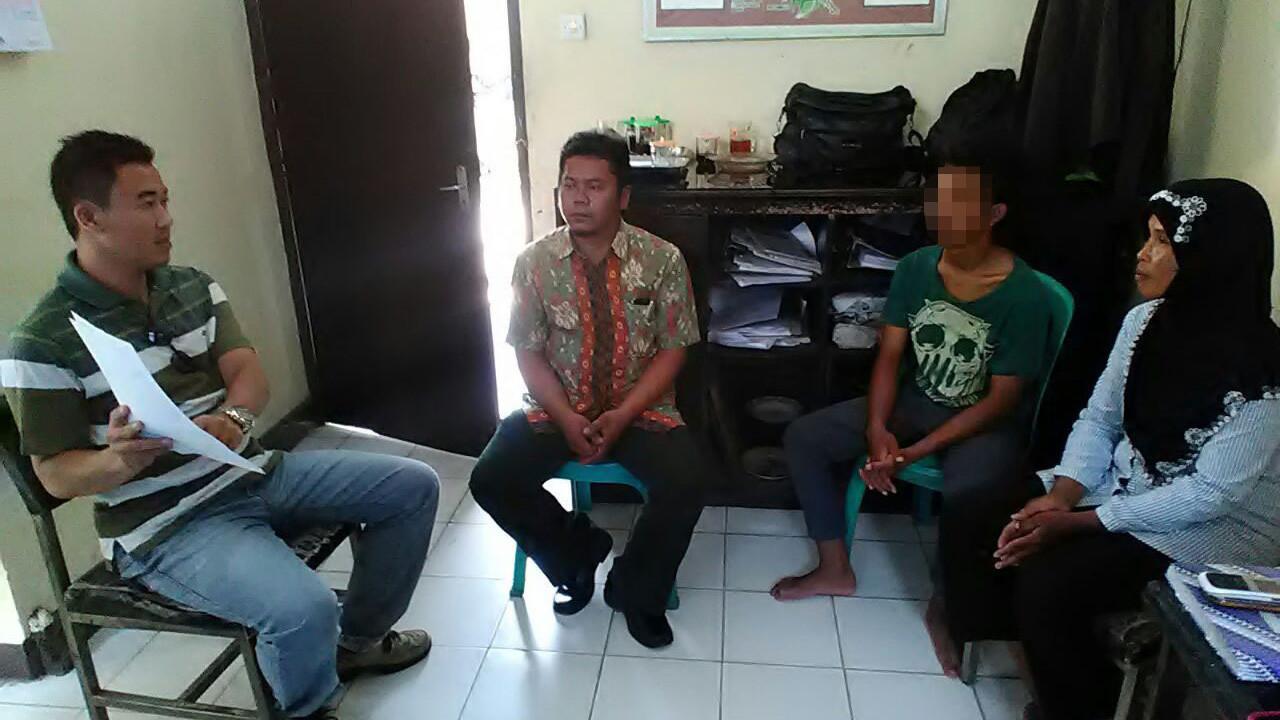 Penggemar Balap Liar Menangis Setelah Ancam Polisi