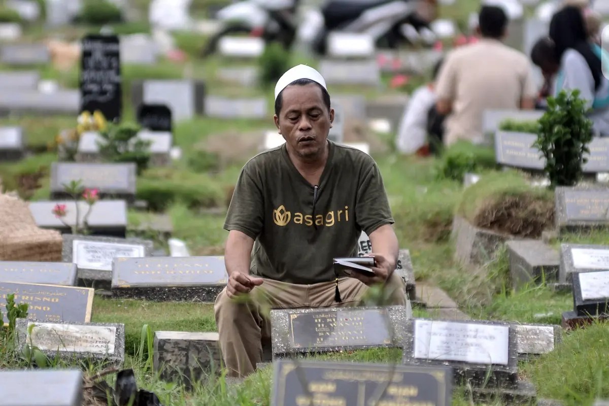 Tradisi Ziarah Kubur di Momen Idul Fitri