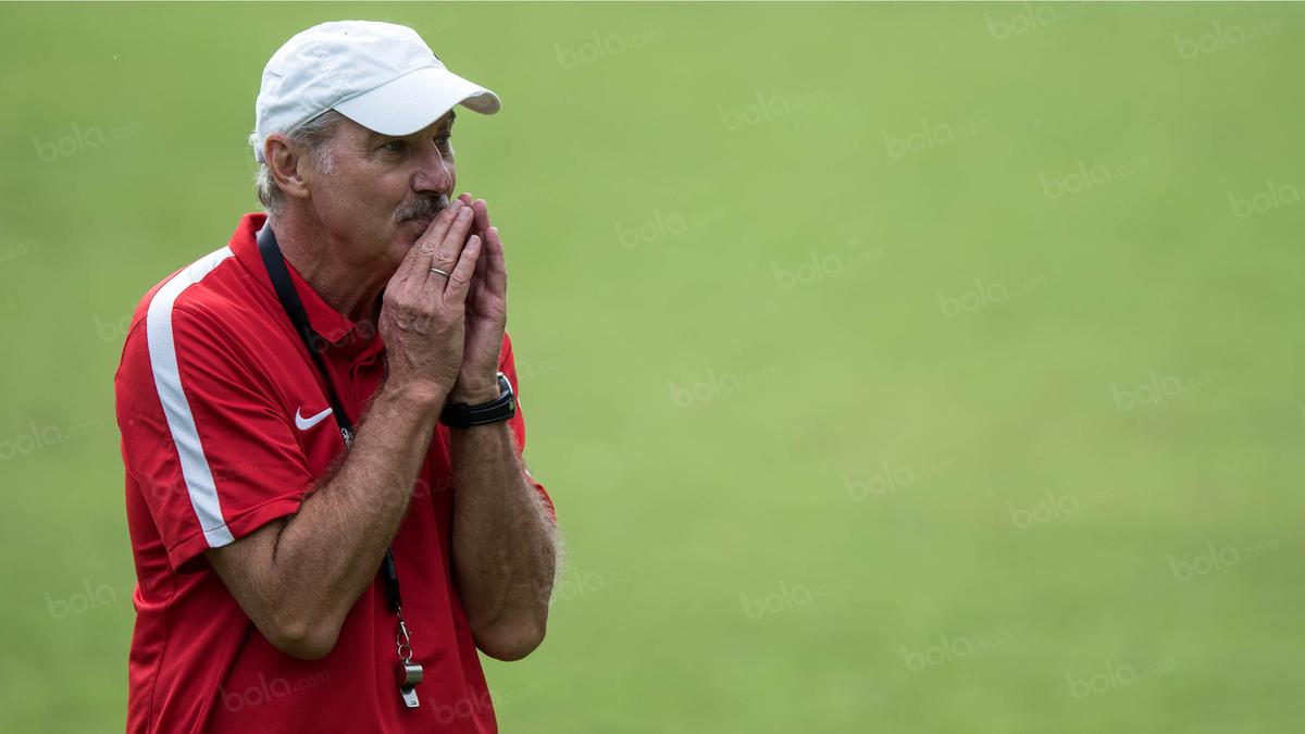 Mengenang Alfred Riedl dan Alasannya Enggan Berjabat Tangan di Indonesia