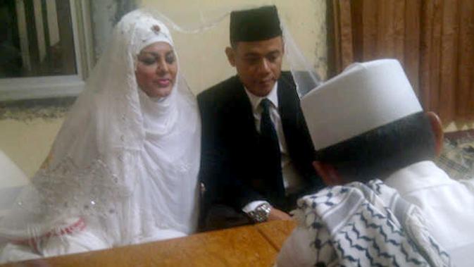 Neneng Anjarwati Akui Nikah Siri Namun Kemudian Bercerai Showbiz Liputan6 Com Neneng anjar wati mp3 / mp4. neneng anjarwati akui nikah siri namun