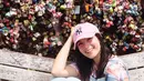 Di sela kesibukannya, pada 8 Juli silam, Chelsea Islan mengunggah foto sedang berada di Namsan Tower, Seoul, Korea Selatan. Yang terkenal dengan Love Lock atau gembok cinta. (Instagram/chelseaislan)