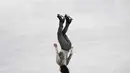 Adam Siao Him Fa dari Prancis tampil dalam Men's Free Skating pada Kejuaraan Grand Prix Prancis ISU 2025 di Angers, Prancis, pada 19 Oktober 2025. (JEAN-FRANCOIS MONIER/AFP)