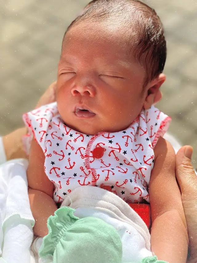6 Potret Wajah Anaking Raga Janari, Anak Risa Saraswati yang Menggemaskan