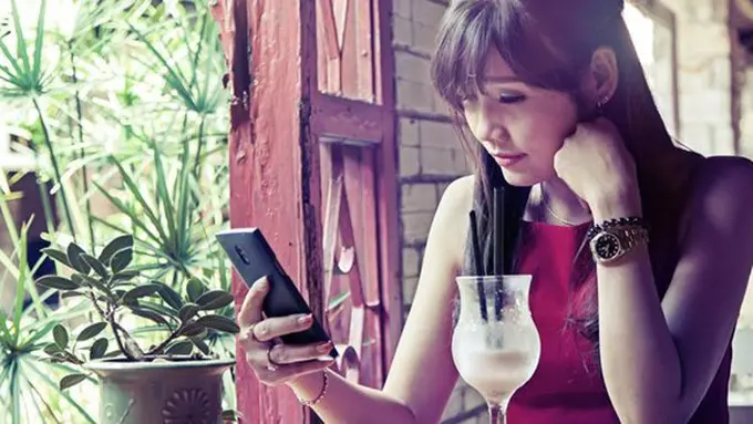 Cari jodoh via Tinder./Copyright pexels.com