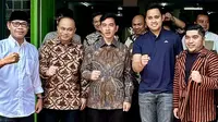 Ketua Umum Relawan Desa Indonesia Maju (DIM), Fikri El Aziz saat menemui Gibran Rakabuming Raka. (Foto: Istimewa).