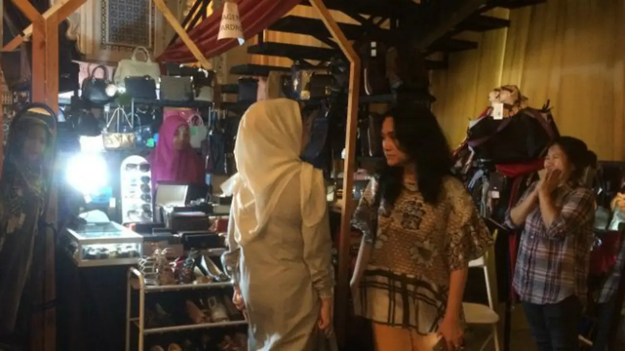 Salah satu yang menarik perhatian adalah meningkatnya penjualan barang branded,