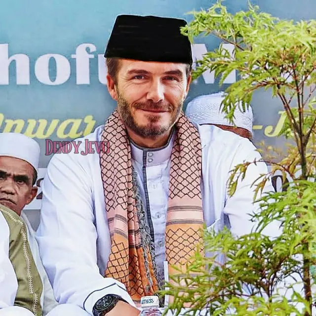 7 Foto Editan Atlet Dunia Pakai Sarung dan Peci ala Santri