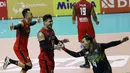 Tim putra Palembang Bank Sumsel Babel terhindar dari posisi juru kunci putaran pertama PLN Mobile Proliga 2022 usai menang 3-2 (19-25, 18-25, 25-17, 25-19 dan 15-10) atas Bogor LavAni di laga terakhir putaran pertama, Sabtu (29/1/2022). (Bola.com/M Iqbal Ichsan)