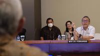 Menteri Perdagangan (Mendag RI) Zulkifli Hasan atau biasa disapa Zulhas bertemu dengan perwakilan Gabungan Perusahaan Pembibitan Unggas (GPPU), pada Kamis (24/11/2022). Pertemuan antara Zulhas dan GPPU dilatarbelakangi harga ayam ras di tingkat peternak yang sangat fluktuatif dan sering berada di bawah harga pokok produksi (HPP). Harga ayam di pasar Rp 32.000 per kilogram (kg), seharusnya Rp 35.000 per kg.
