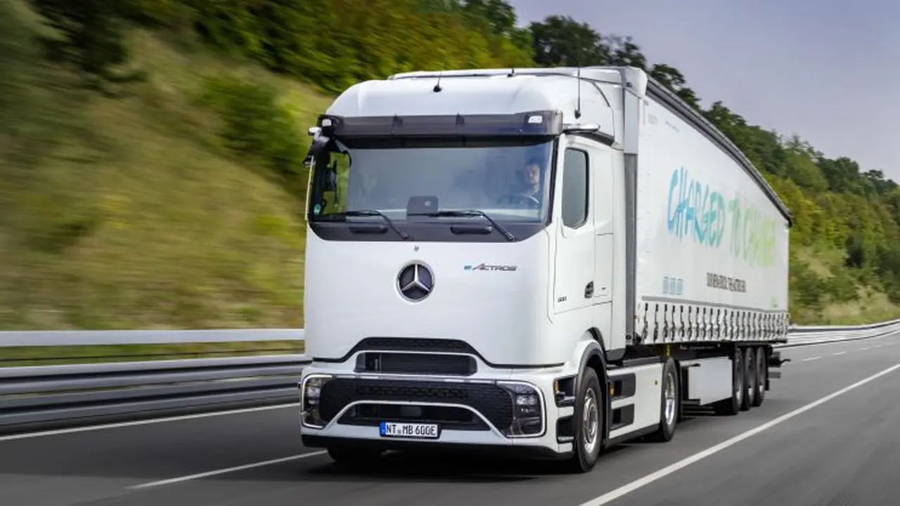 Mercedes-Benz Resmi Luncurkan Truk Listrik eActros 600 (Ist)
