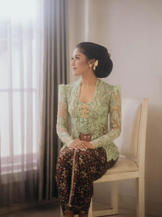 Inspirasi Kebaya Erina Gudino