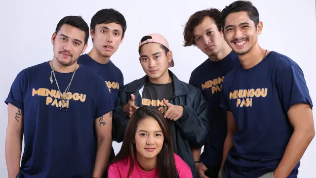 [Fimela] Media visit pemain film Menunggu Pagi