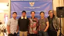 Para personel NOAH telah mempersiapkan segala sesuatunya demi kelancaran konser. Menjaga stamina dan asupan makanan termasuk hal yang menjadi concern band yang diperkuat Ariel, David, Lukman dan Uki ini. (via Febri Yudha/Vidio.com)