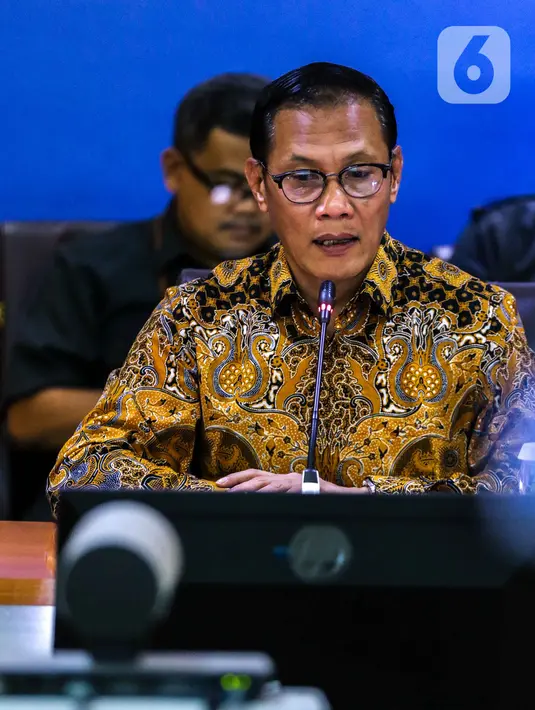 Kepala Badan Pusat Statistik (BPS) Suhariyanto menyampaikan keterangan terkait kondisi ekspor dan impor pada Januari 2020 di Gedung BPS, Jakarta, Senin (17/2/2020). BPS memastikan virus corona tak berdampak besar pada penurunan ekspor dan impor Januari 2020. (Liputan6.com/Faizal Fanani)