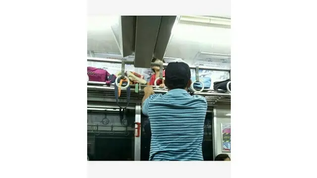 7 Drama Netizen Saat di KRL Ini Bikin Geleng Kepala