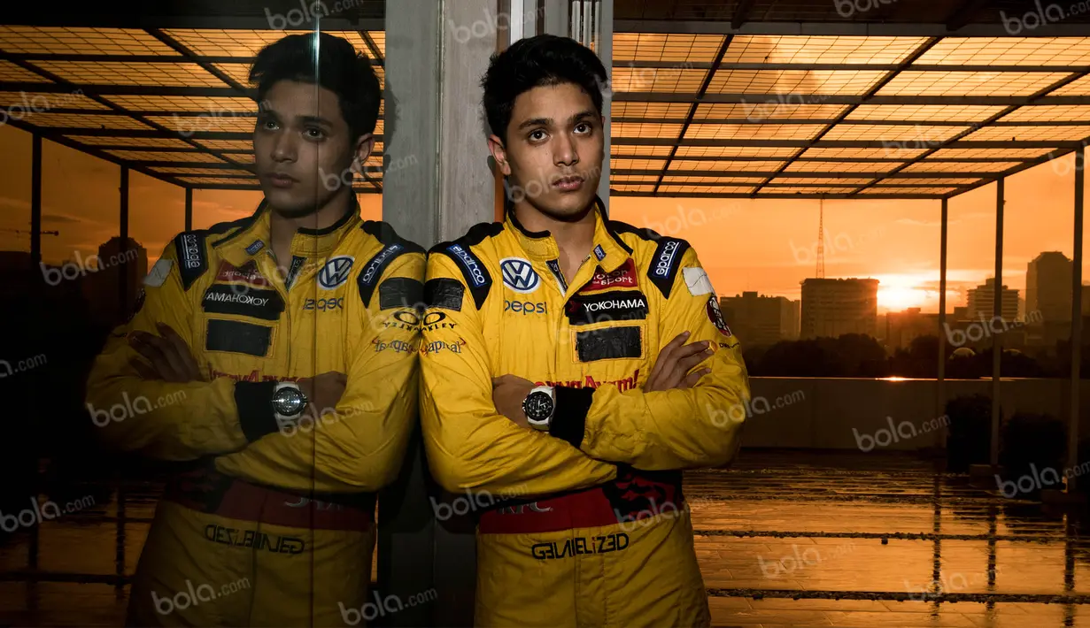 Mulai dari mengikuti Formula Renault BARC Winter Series (2012), Formula Renault 2.0 NEC (2013), Formula Renault 2.0 Alps (2013-2014), Eurocup Formula Renault 2.0 (2014) hingga Formula Renault 3.5 Series (2015). (Bola.com/Vitalis Yogi Trisna)