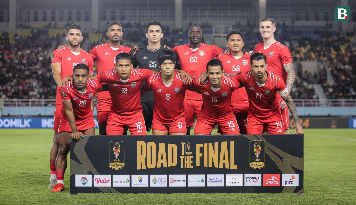 <p>Para pemain starting XI Borneo FC berfoto bersama jelang menghadapi Arema FC pada laga final Piala Presiden 2024 di Stadion Manahan, Solo, Minggu (4/8/2024). (Bola.com/Bagaskara Lazuardi)</p>