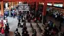 Suasana  di Terminal Kampung Rambutan, Jakarta Timur, jelang arus balik. (Liputan6.com/ Johan Tallo) 