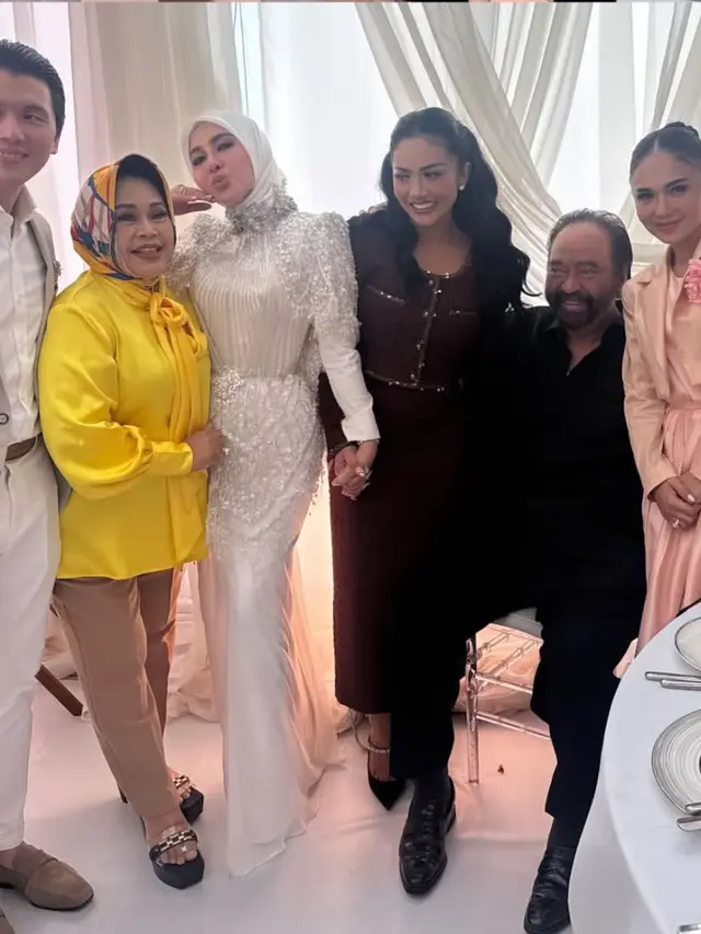 Gaya Publik Figur Hadir di Ulang Tahun Syahrini ke-45. [@krisdayantilemos]