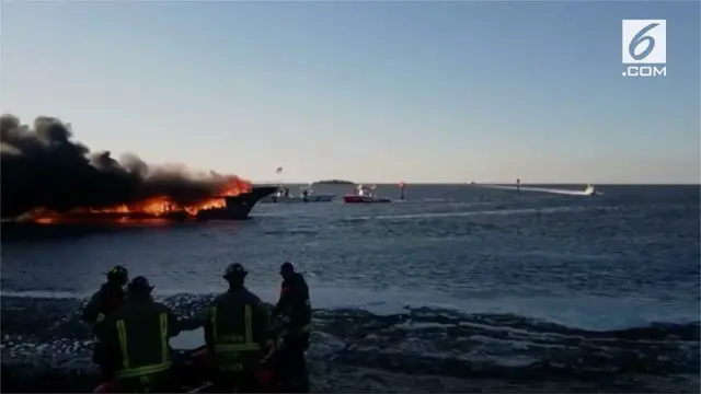 Sebuah kapal kasino bermuatan 50 penumpang hangus terbakar api. Beruntung tak ada korban jiwa atas insiden tersebut