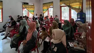 Masyarakat Rokan Hulu yang mengikuti sosialisasi bahaya narkoba dari kepolisian. (Liputan6.com/M Syukur)