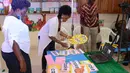 Para guru taman kanak-kanak mempersiapkan bahan ajar selama kelas daring di Kampala, ibu kota Uganda, pada 22 Agustus 2020. Sebagai langkah untuk membatasi penyebaran COVID-19, sekolah-sekolah di negara Afrika timur itu mulai menawarkan kelas daring. (Xinhua/Nicholas Kajoba)