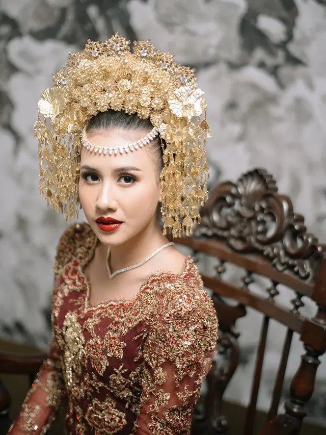 Jadi Pengantin Minang, Pesona Shenina Cinnamon dengan Makeup Bold Klasik di Momen Prewedding Bersama Angga Yunanda
