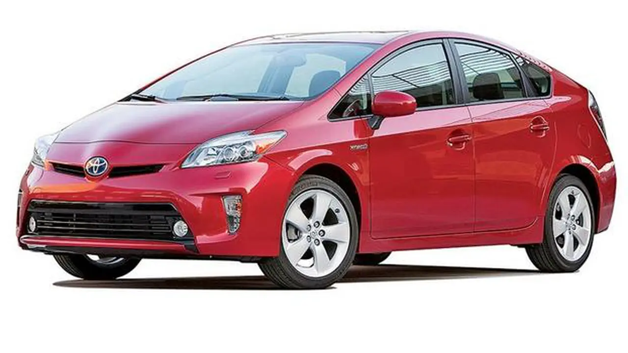 Peluncuran Toyota Prius Generasi Keempat Molor