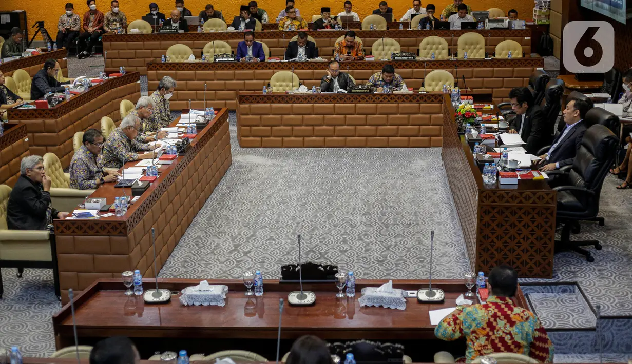 Suasana Rapat Kerja antara Kementerian Pekerjaan Umum dan Perumahan Rakyat (PUPR) dengan Komisi V DPR RI di Kompleks Parlemen, Senayan, Jakarta, Rabu (7/6/2023). (Liputan6.com/Faizal Fanani)