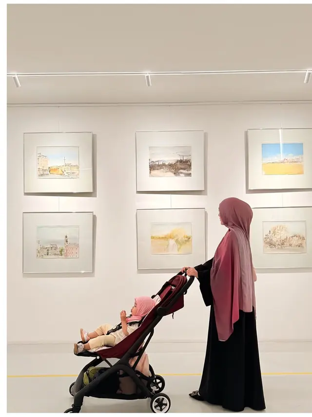 5 Potret Gamis Larissa Chou Museum Date Bareng Buah Hati, Inspirasi Gaya Muslimah